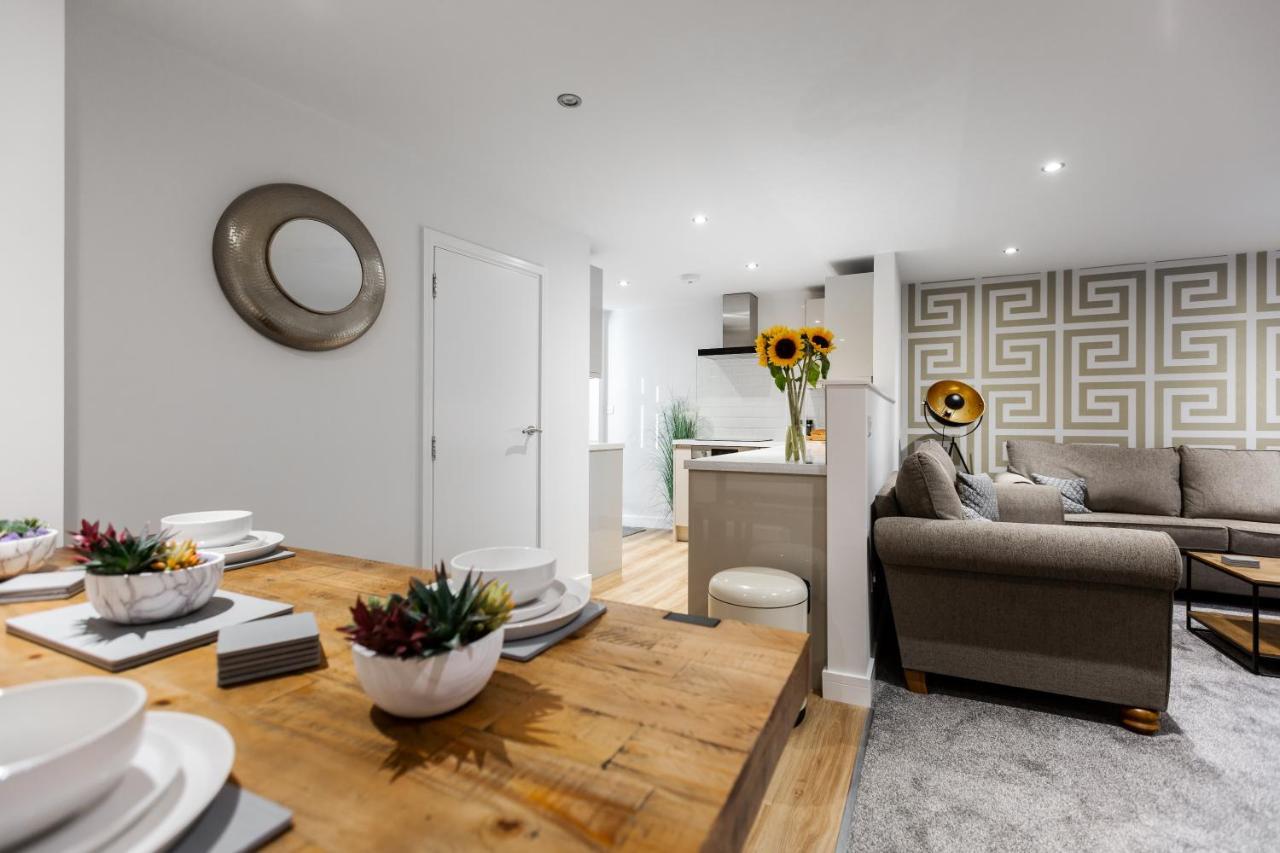 Victoria Place - 3-bed Apartment, Parking, Wi-fi Hyde
