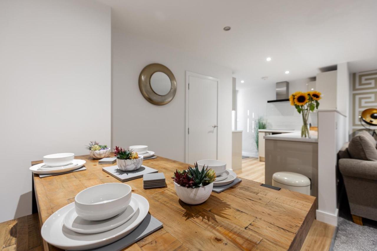 Victoria Place - 3-bed Apartment, Parking, Wi-fi Hyde